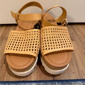 Universal Thread Beige Woven Sandals